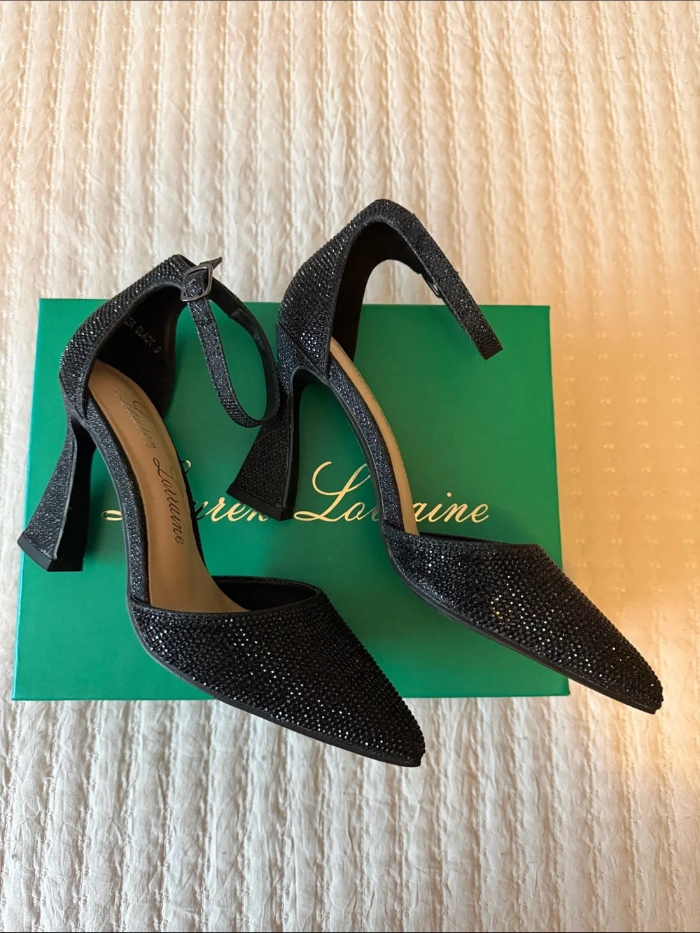 Lauren Lorraine Black Pointed Toe Ankle-Strap Heels w/ Sparkle 6 ❤️